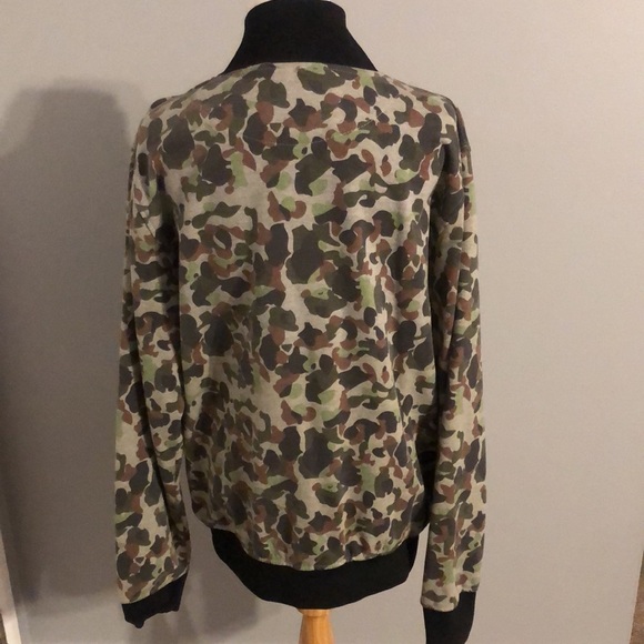 Brooklyn Cloth Snap Up Crew Neck - Picture 2 of 3